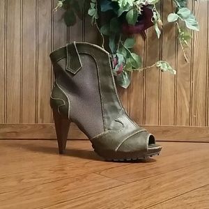 Front Zip Peep Toe Ankle Boots